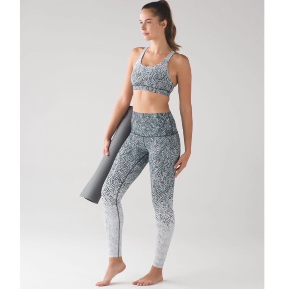 RARE Lululemon Wunder Under Nulux Dazzle Hi-Rise 28” Size 4 - Picture 2 of 14